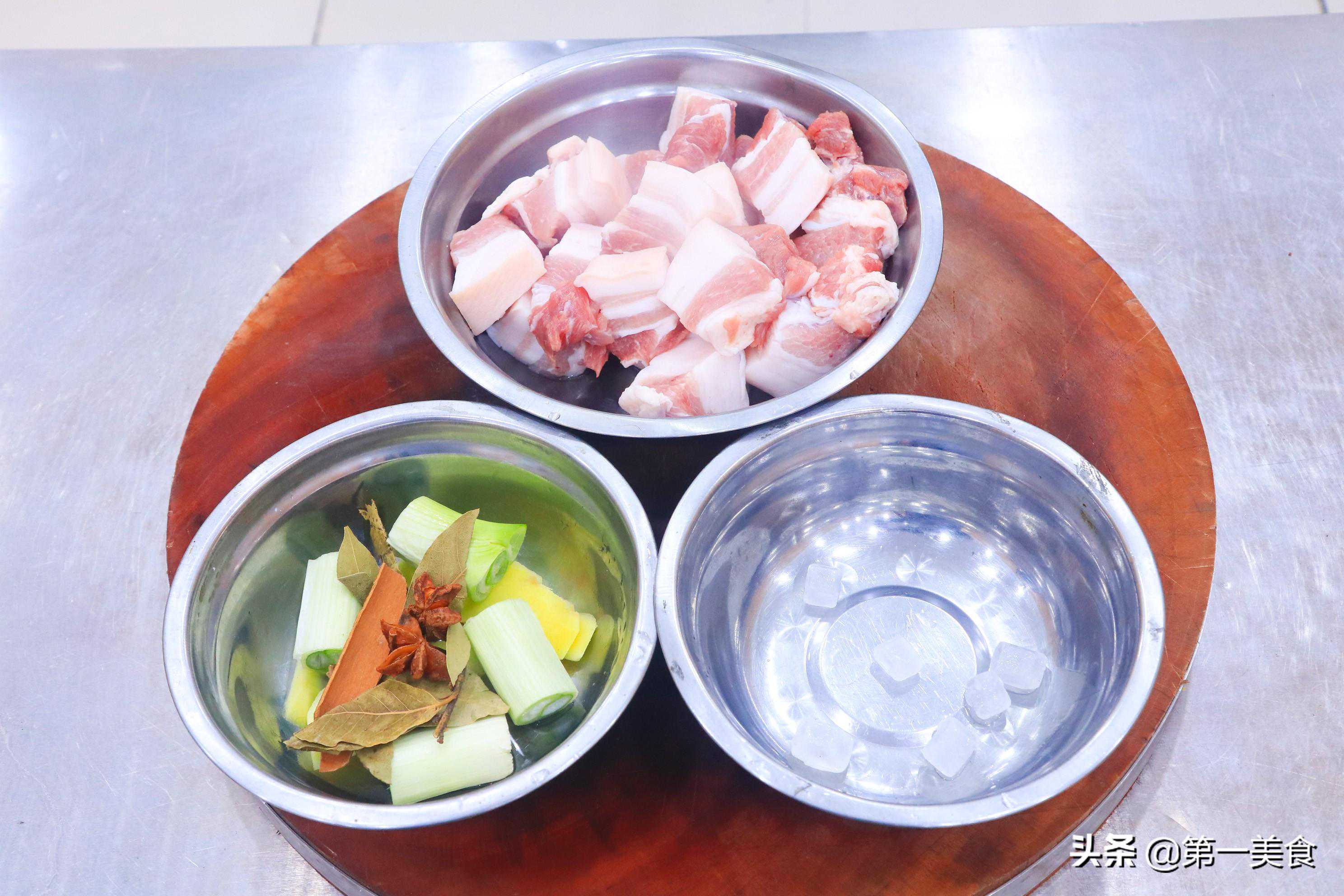 厨师长分享“家常红烧肉”的秘制方法，适合在家做，教程详细清晰