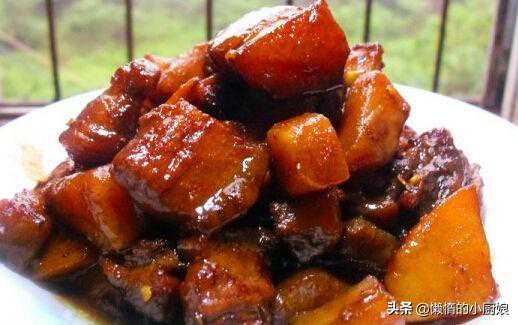 在家这样做土豆炖五花肉，米饭都得多吃几碗