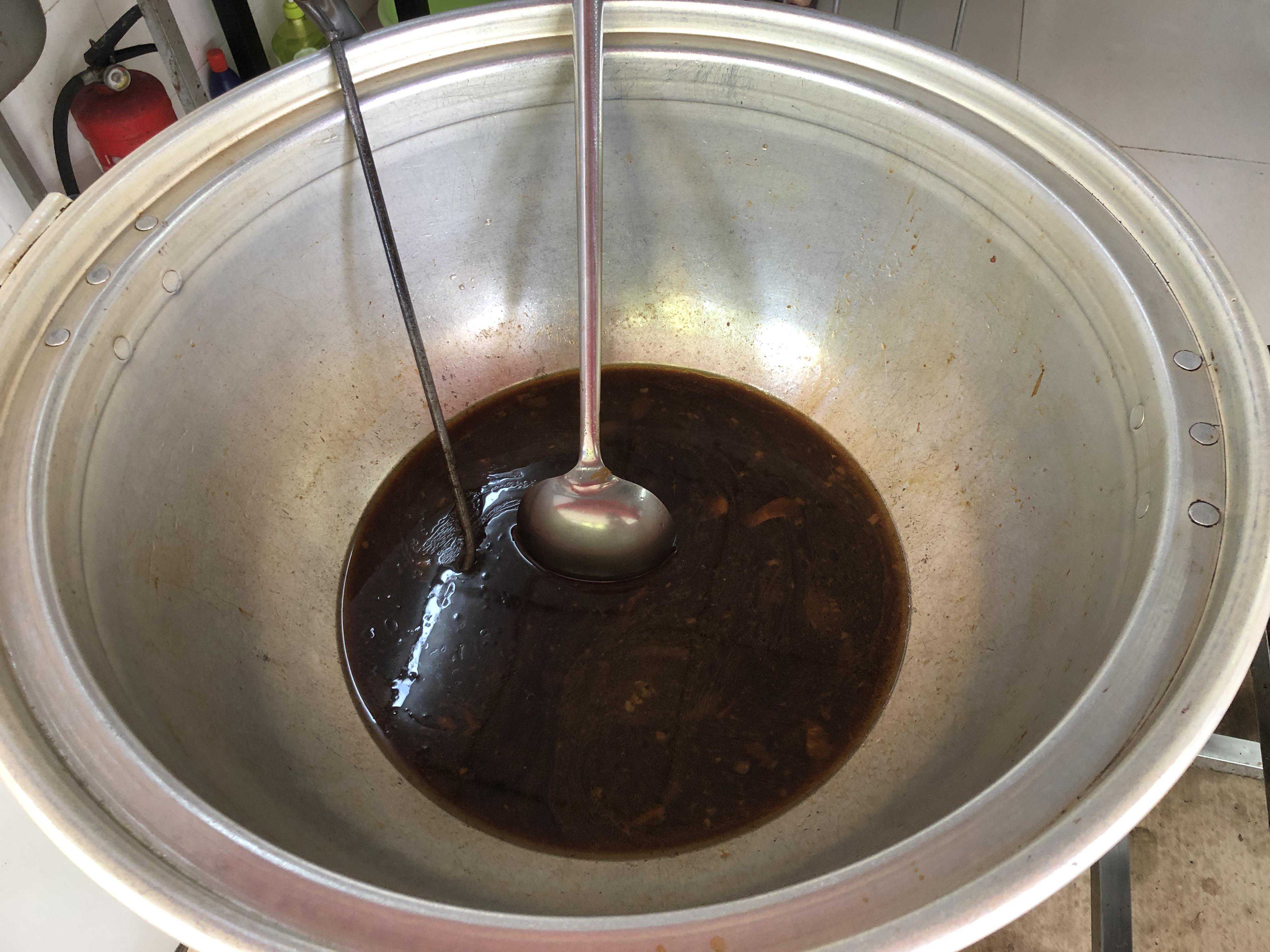 寻味武汉：一锅31年的蹄膀卤水，居然也要收费？