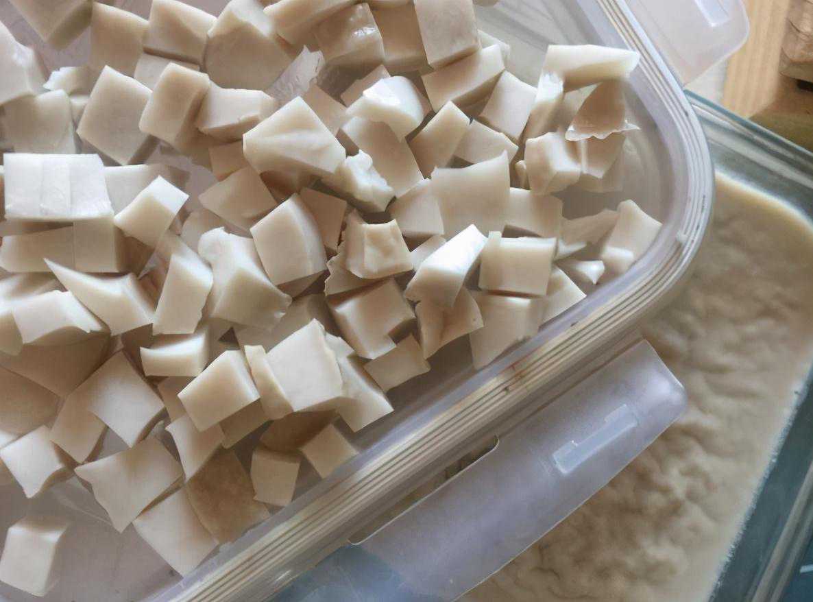 调包子馅时，关键在调料，牢记2加1不加，鲜香可口，每一口都流汁