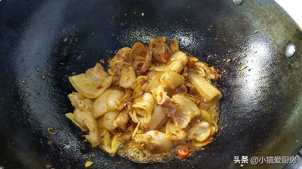 新鲜的竹笋炒五花肉，比回锅肉还要美味，大人小孩都抢着吃