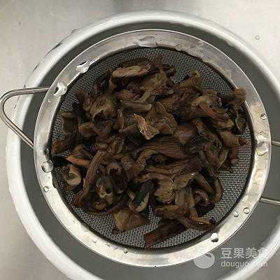 响螺肉排骨烧榛蘑