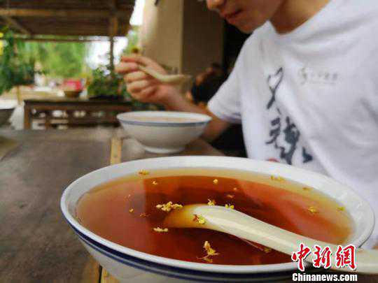 敦煌印象：居家杏皮水引客流连 儿时零嘴承百年家味