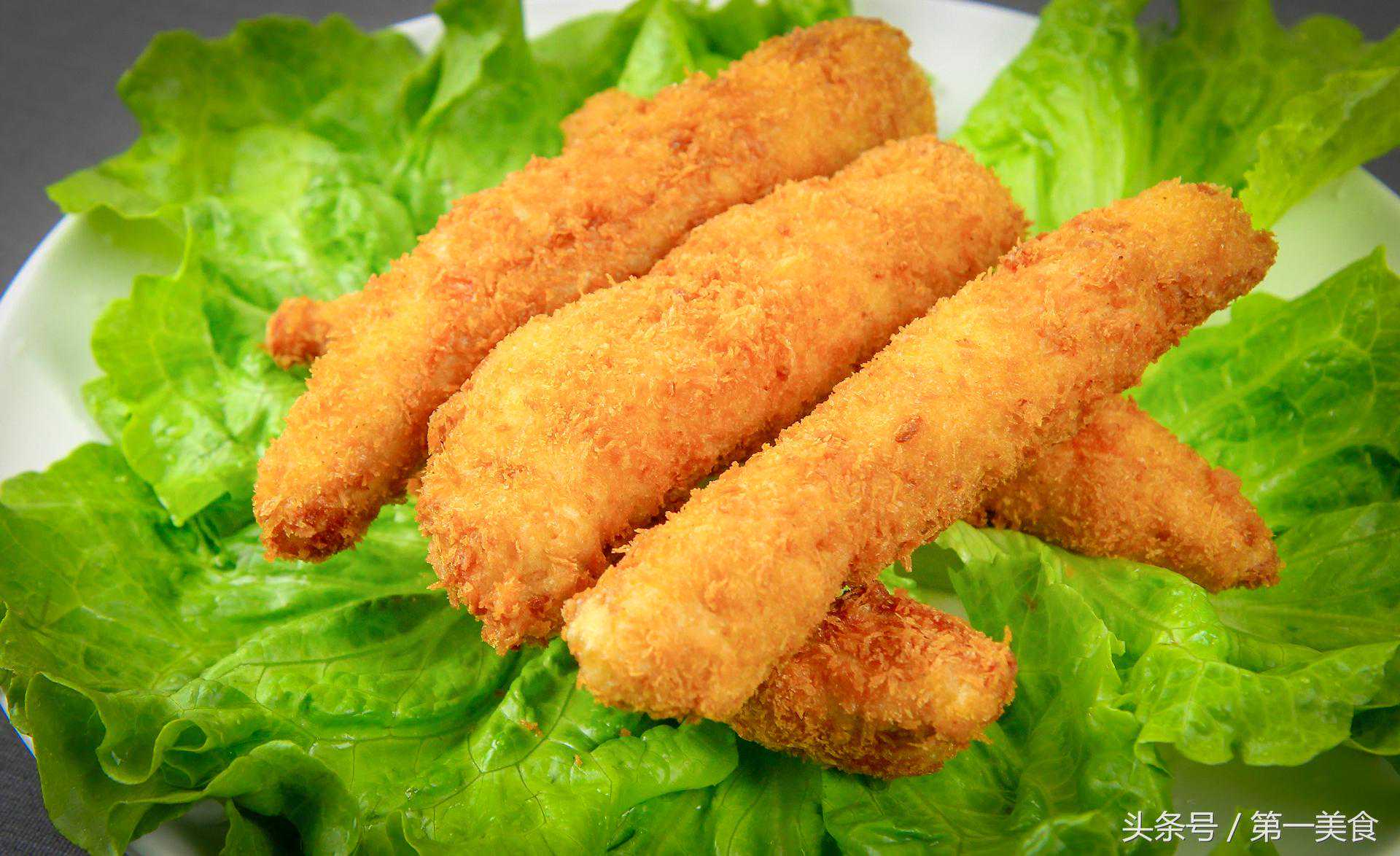 鸡肉卷裹上面包糠，油锅里炸一炸，金黄酥脆，隔壁孩他妈非要来学