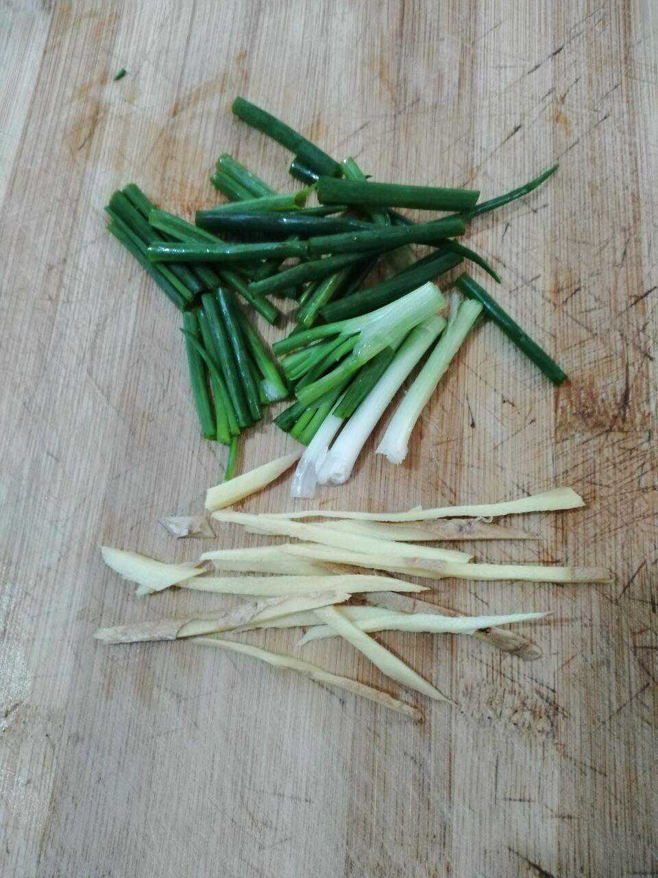 糖醋带鱼的家常做法无腥味，酸甜开胃，肉质细嫩，做法简单易学