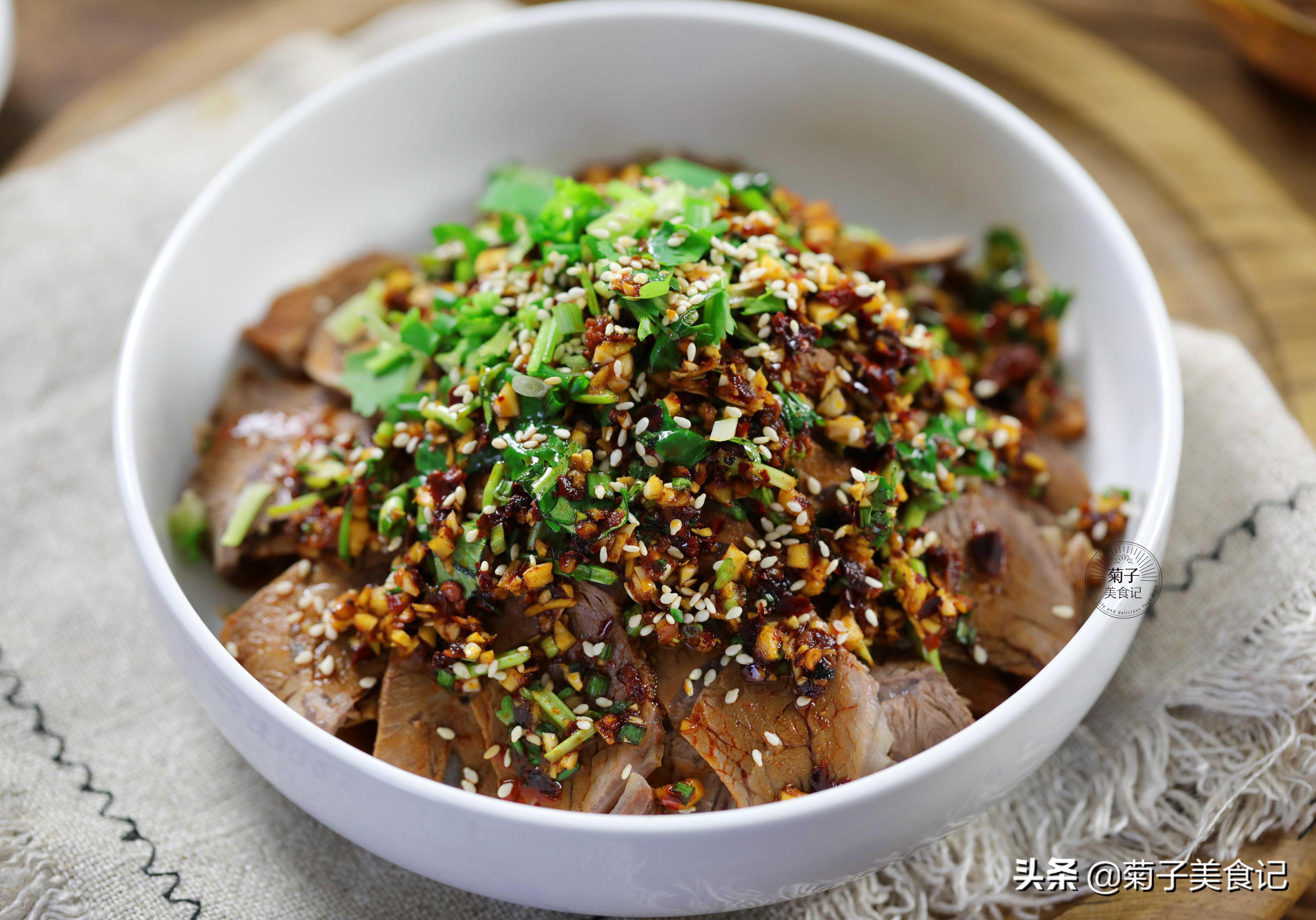 凉拌牛肉为什么选牛腱子肉？卤一卤拌一拌，健康吃肉很简单