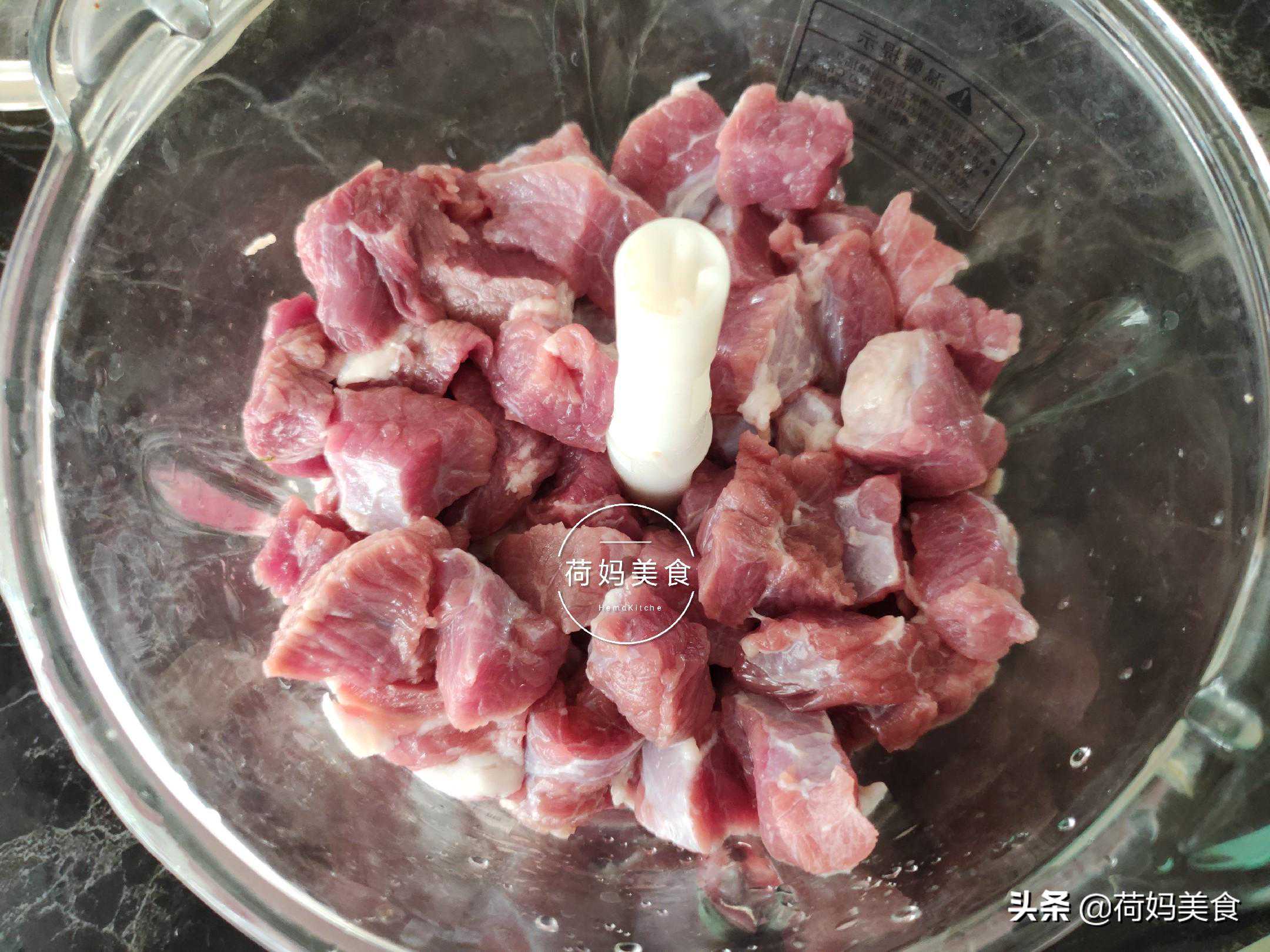 白菜丸子汤，口感清淡，营养丰富，做法简单，家有孩子的不要错过