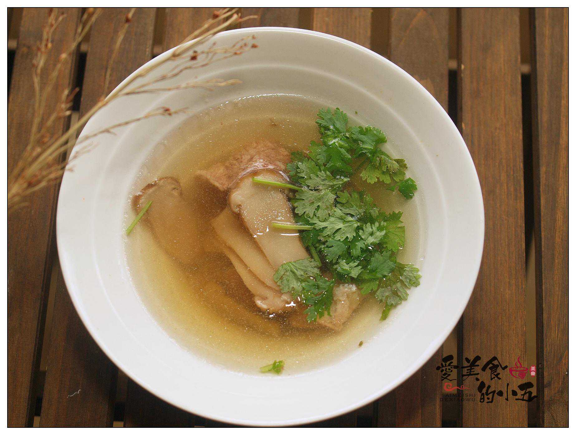一人食的松茸炖汤，越简单越鲜美
