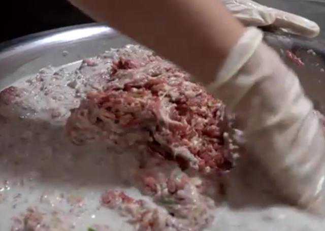 河南地道的卷尖店，一个卷尖6两肉，日入三万不是梦